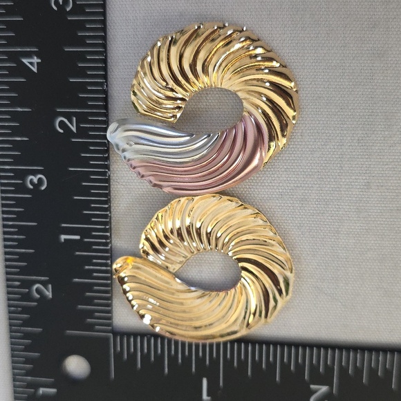 Gold Filled Swirl Earrings Lightweight Thin - Picture 4 of 7